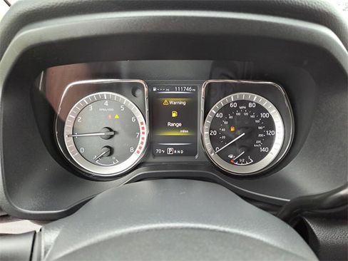 Used 2017 Nissan Titan SV image 9