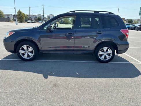 Used 2016 Subaru Forester 2.5i Premium AWD/4WD image 2