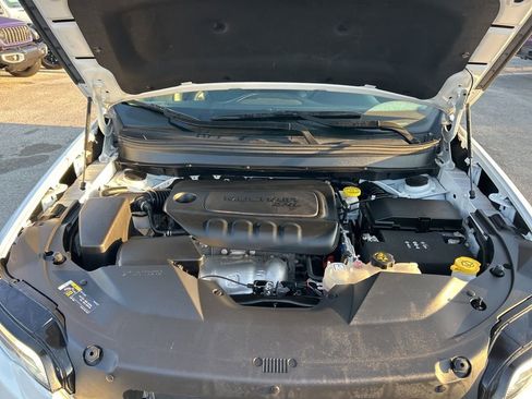 Used 2023 Jeep Cherokee Altitude Lux image 16