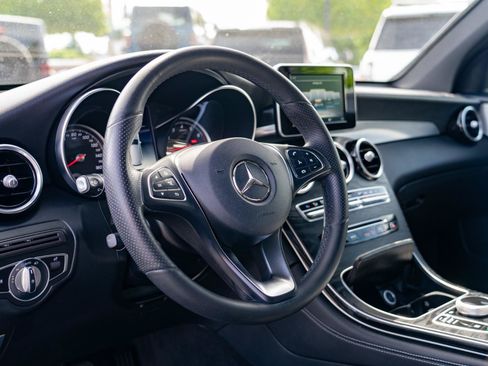 Used 2019 Mercedes-Benz GLC 300 4MATIC image 15