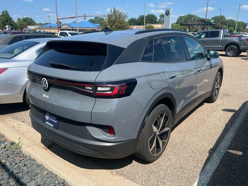 Used 2023 Volkswagen ID.4 Pro S AWD/4WD image 3
