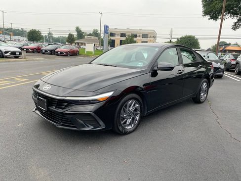 Used 2024 Hyundai Elantra SEL FWD image 6