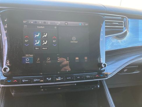 Used 2022 Jeep Wagoneer Series III image 23