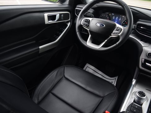 Used 2023 Ford Explorer XLT w/ Equipment Group 202A image 2