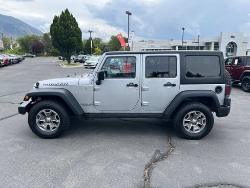 Used 2015 Jeep Wrangler Unlimited Rubicon w/ Dual Top Group AWD/4WD image 13