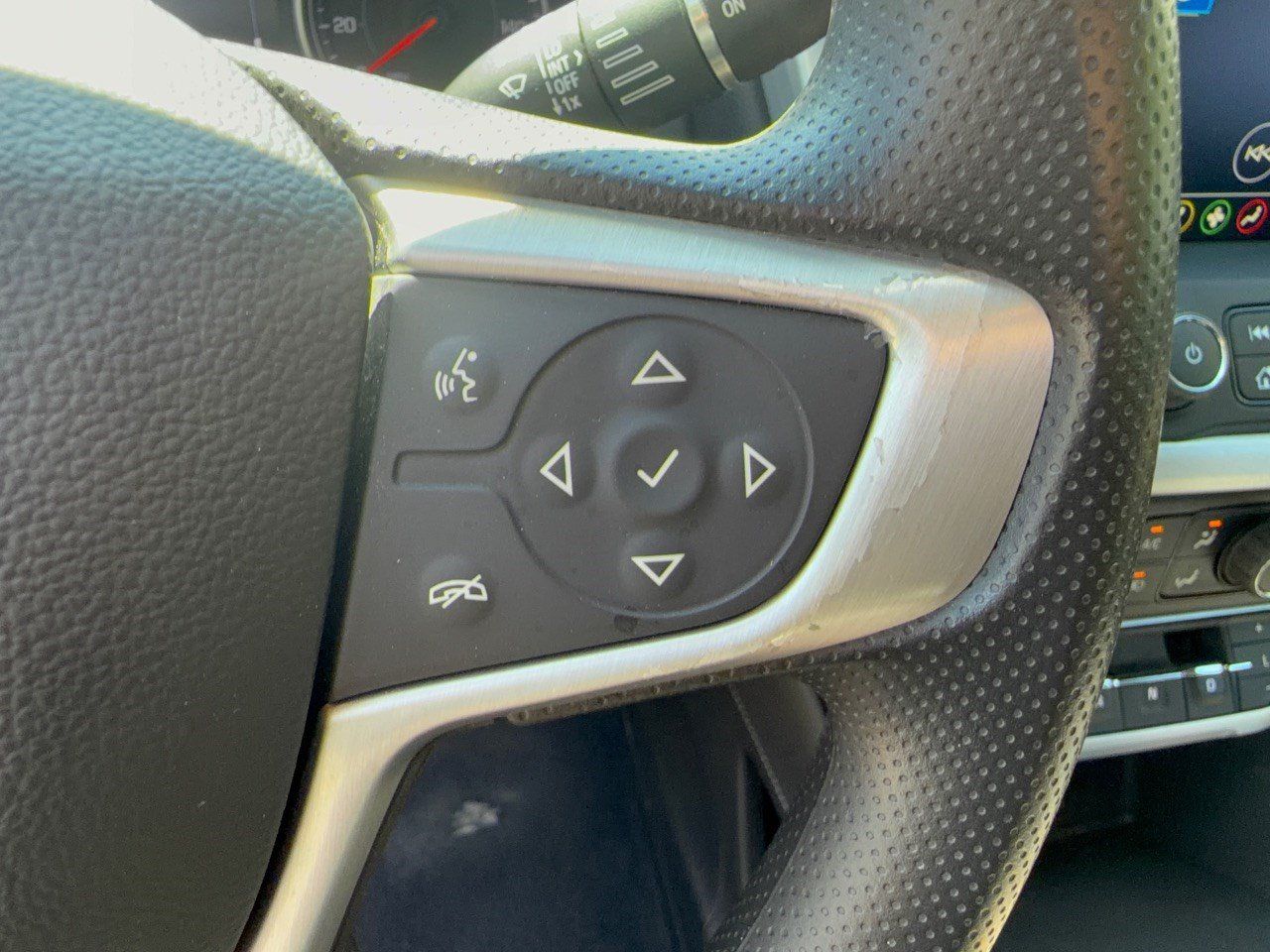Used 2021 GMC Acadia SLE w/ Driver Convenience Package FWD image 19