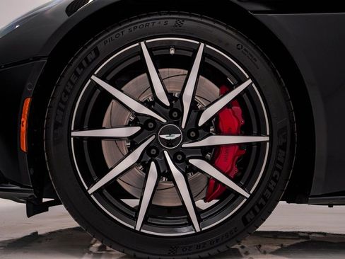 Used 2018 Aston Martin DB11 V8 image 15