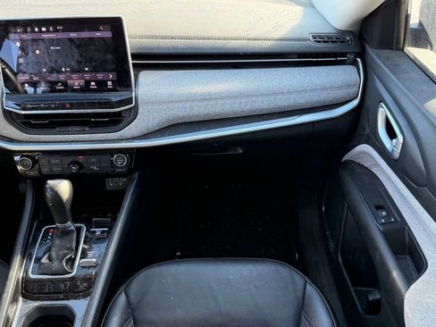 Used 2022 Jeep Compass Latitude image 12