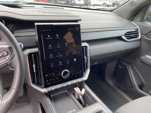 Used 2025 GMC Acadia Elevation image 22