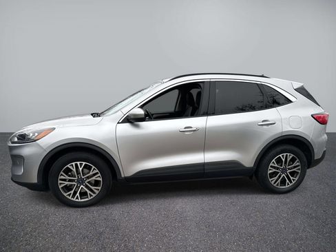 Used 2020 Ford Escape SEL image 2