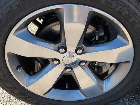 Used 2015 Jeep Grand Cherokee Overland image 13