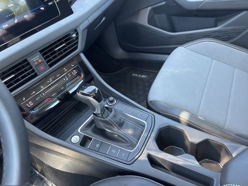 New 2025 Volkswagen Jetta SE image 18