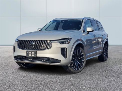 Used 2025 Volvo XC90 B6 Plus image 1