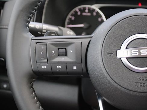 New 2025 Nissan Pathfinder SV w/ Black Appearance Package image 10