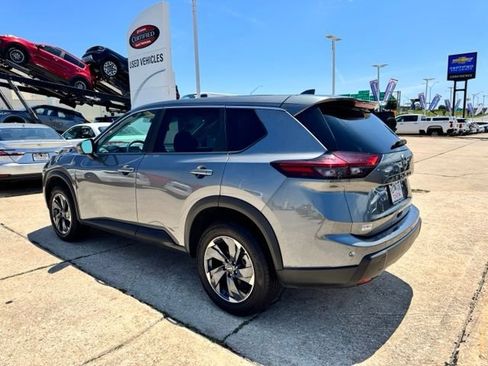 Used 2025 Nissan Rogue SV FWD image 5