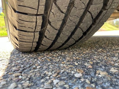 Used 2018 Jeep Grand Cherokee Altitude image 48