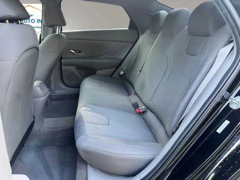 Used 2022 Hyundai Elantra SE FWD image 21