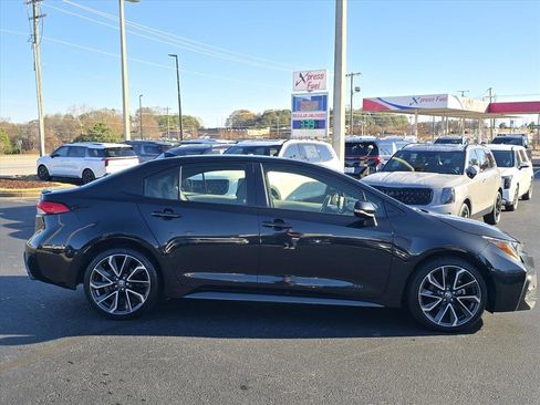 Used 2022 Toyota Corolla SE image 2