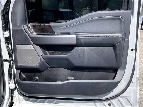 Used 2025 Ford F250 Lariat w/ Black Appearance Package image 29