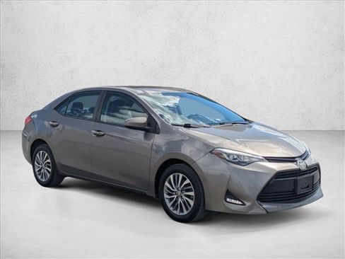 Used 2018 Toyota Corolla XLE FWD image 3