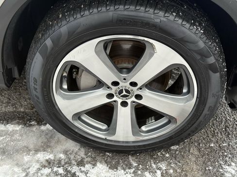 Used 2019 Mercedes-Benz GLC 300 4MATIC image 11