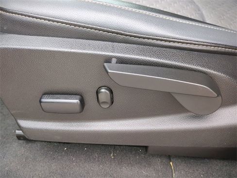 Used 2019 Chevrolet Colorado Z71 w/ Z71 Midnight Edition image 21