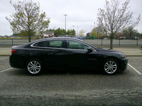 Used 2017 Chevrolet Malibu LT w/ Leather Package FWD image 23