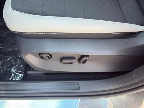 New 2025 Volkswagen Taos SE image 14
