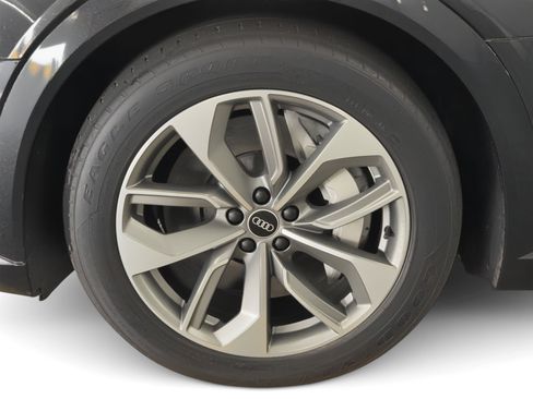 Used 2021 Audi e-tron Premium Plus w/ Premium Plus Package image 12