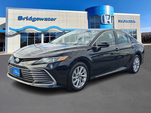 Used 2023 Toyota Camry LE image 3