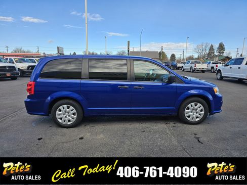 Used 2019 Dodge Grand Caravan SE w/ UConnect Hands-Free Group image 5