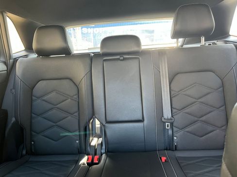 Used 2025 Volkswagen Atlas Cross Sport SE image 41