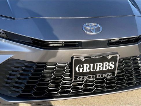 Used 2025 Toyota Camry SE image 37