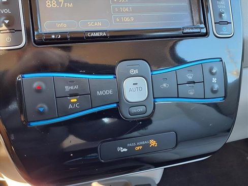 Used 2014 Nissan Leaf SV w/ LED & Quick Charge Package image 21