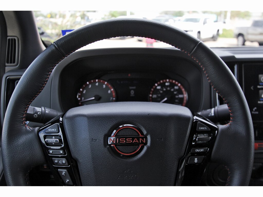Used 2025 Nissan Frontier Pro-X RWD image 9