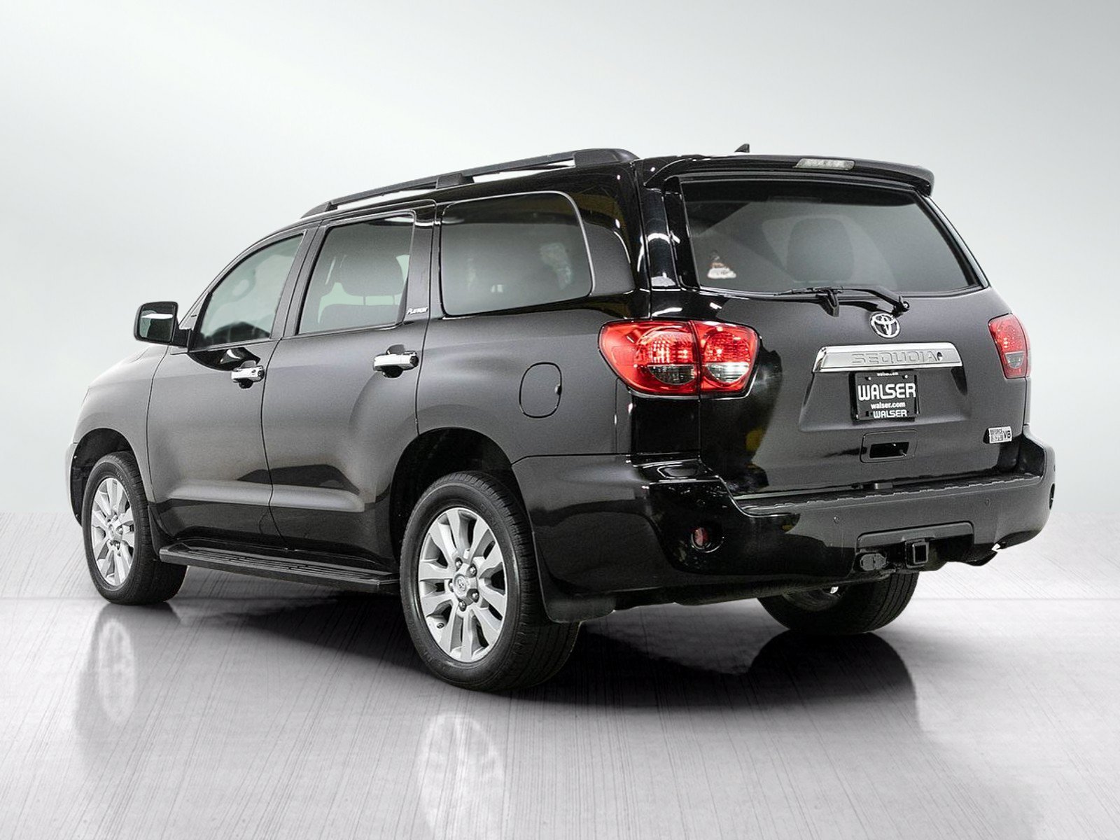 Used 2016 Toyota Sequoia Platinum AWD/4WD image 3
