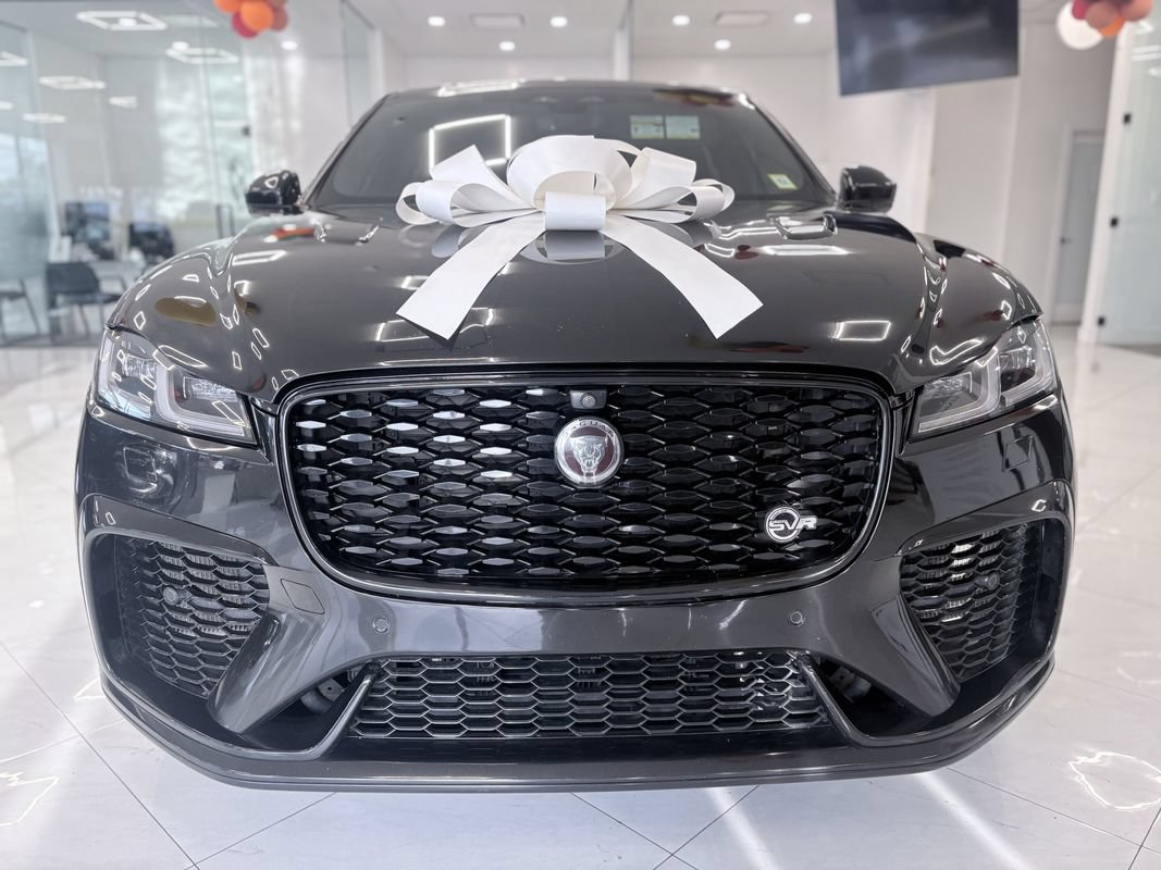 Used 2022 Jaguar F-PACE SVR AWD/4WD image 2