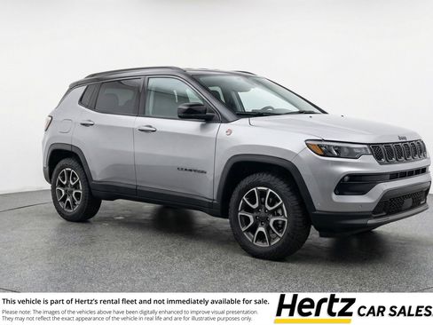Used 2025 Jeep Compass Trailhawk image 1