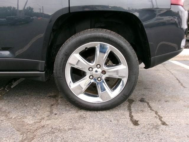 Used 2014 Jeep Compass Latitude AWD/4WD image 30