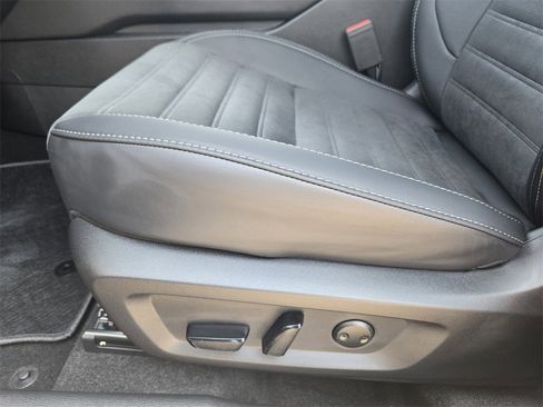 New 2025 Mitsubishi Outlander SE image 17