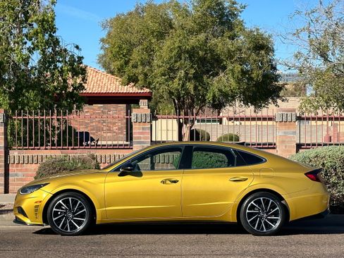 Used 2020 Hyundai Sonata SEL Plus w/ Tech Package FWD image 3