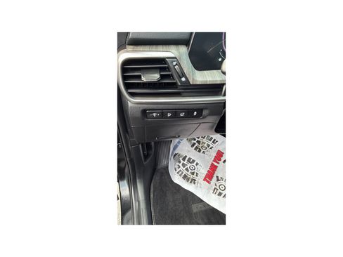 Used 2024 Kia Telluride EX w/ EX Captain's Chair Package FWD image 19