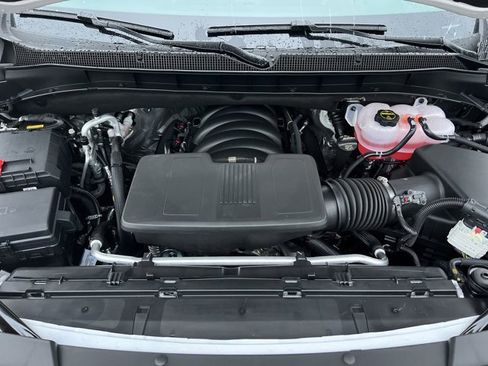 Used 2025 Chevrolet Suburban Z71 w/ Comfort Package image 31