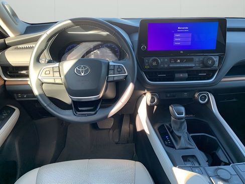 Used 2024 Toyota Grand Highlander Limited image 16