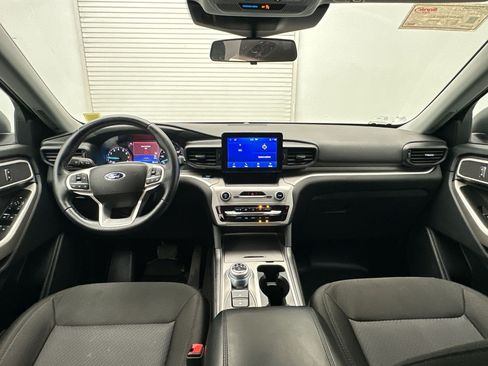 Used 2022 Ford Explorer XLT AWD/4WD image 15