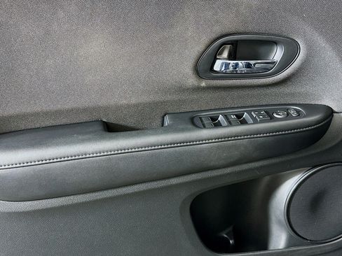Used 2019 Honda HR-V LX image 21