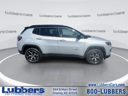 Used 2025 Jeep Compass Limited AWD/4WD image 9