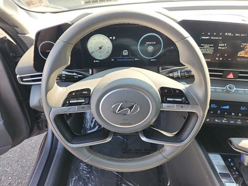 Used 2023 Hyundai Elantra SEL w/ Convenience Package FWD image 19