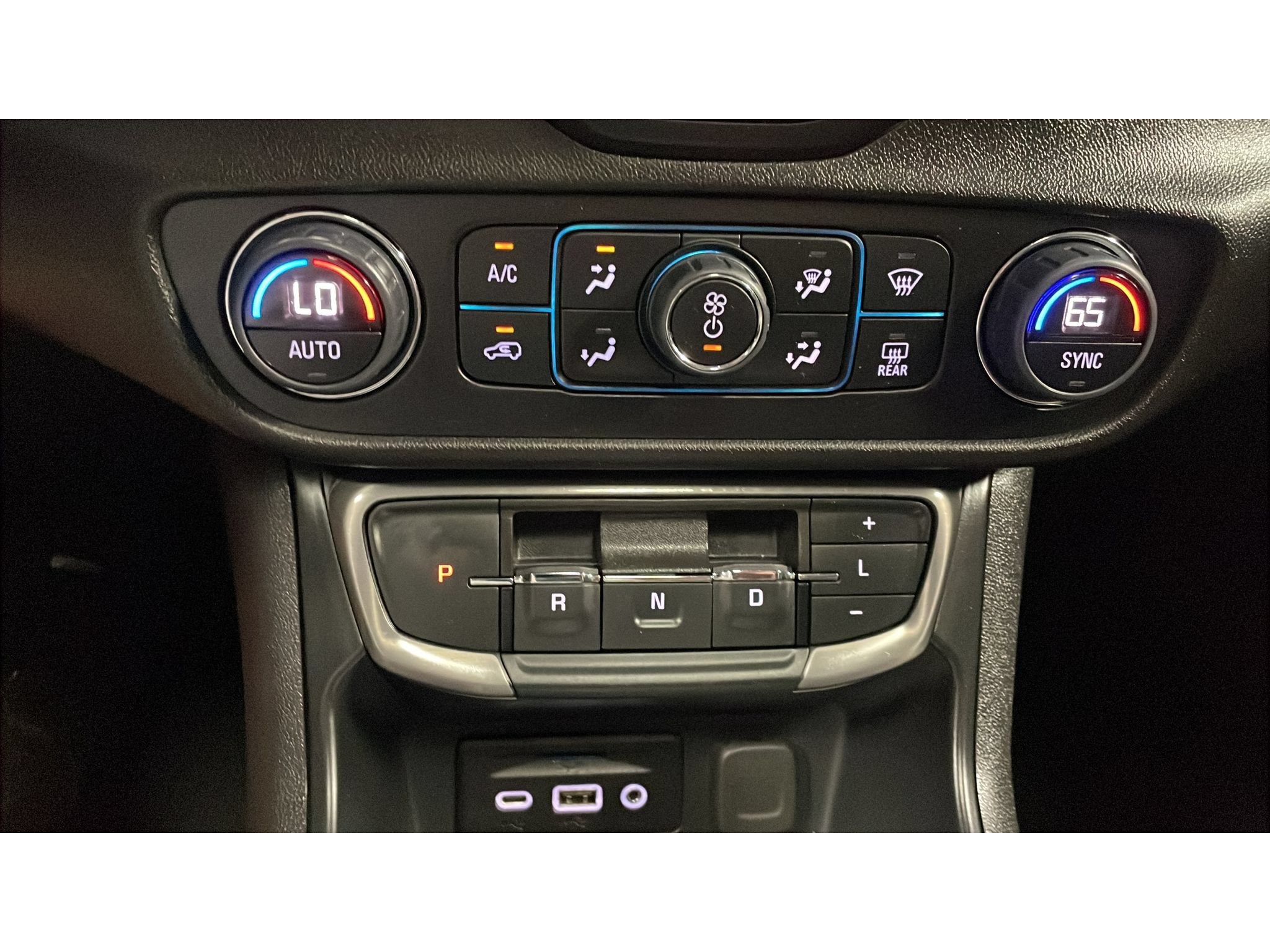 Used 2024 GMC Terrain AT4 w/ Tech Package AWD/4WD image 12