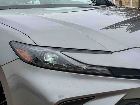 Used 2025 Toyota Camry SE image 9
